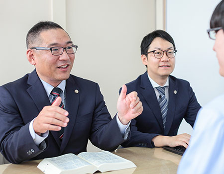 弁護士と法律相談の様子